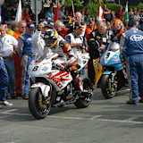 Einer der unzähligen Starts von Guy Martin bei der Tourist Trophy