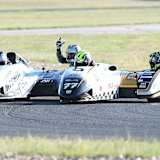 Harte Bandagen im Zweikampf zwischen Birchall und Reeves