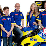 Barry Burrell (Mitte) mit seinen neuen WD-40-Teamkollegen