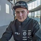 Kai Huckenbeck hilft Darcy Ward