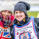 In Schwarme dabei: Natasha Bartlett (r.) und Ciara Southgate