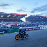 Sogar am Freitagabend waren die Tribünen in Le Mans voll