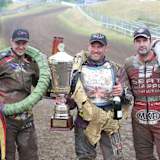 Bergringpokal-Gewinner Paul Cooper, Manfred Knappe (r.) und Dirk Fabriek (l.)