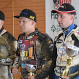 Jörg Tebbe, Jesse Mustonen und Henri Ahlbom (von rechts nach links) bei der Siegerehrung