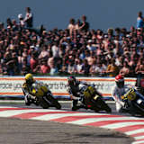 Will Hartog 1979 vor Barry Sheene und Kenny Roberts