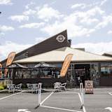 Connor de Phillippi vor dem Audi R8 LMS