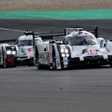 Die beiden Favoriten um den Gesamtsieg: Der Porsche 919 Hybrid (re.) und der Audi R18 e-tron quattro