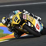 Tom Lüthi profitierte von einem Missgeschick von Tito Rabat, gewann aber dennoch verdient den Valencia-GP