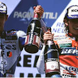 500-ccm-GP Imola 1997: Hinter Mick Doohan fahren Nobuatsu (li.) und Takuma Aoki auf das Podest