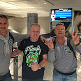 MarcVDS-Teamchef Bartholemy, Mechaniker Stewart Miller, Prein (2. von rechts) und Morbidelli 