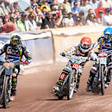 Craig Cook vor Martin Smolinski und Peter Kildemand