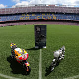 Ein Márquez-Bike neben einer 125 ccm Mondial im Camp Nou