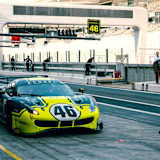 Der Ferrari 488 GT3 von Valentino Rossi in der Boxengasse von Abu Dhabi