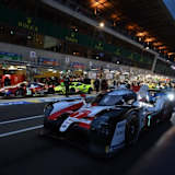 In Le Mans bislang vorne: Der Toyota TS050 Hybrid von Kamui Kobayashi