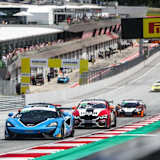 Der McLaren 570S GT4 vor dem BMW M4 GT4