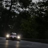 Führt bei den 24h von Le Mans: Der Toyota TS050 Hybrid von Mike Conway, Kamui Kobayashi und José María López