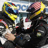 Rookie-Champion Indy Dontje (li.) gratuliert Sieger Weiron Tan