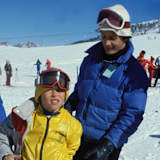 Seltenes Bild: Gilles Villeneuve mit Jacques auf der Schneepiste