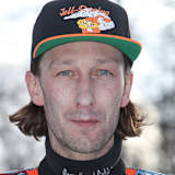 Markus Jell (Mitte) am Flughafen München