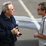 Kevin Magee (rechts) im Gespräch mit Ex-Rennfahrer Warren Willing, der inzwischen verstorben ist