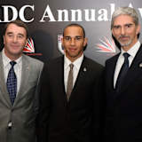 Die englischen Champions Nigel Mansell, Lewis Hamilton und Damon Hill