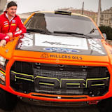 Ilka Minor (vorne), und Martin Prokop am Ford Raptor