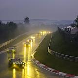 Am letzten Mai Wochenende machen über 160 Rennautos am Nürburgring die Nacht zum Tag.