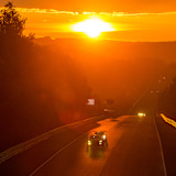 Rennsport-Romantik pur, als beim 24-Stunden-Rennen auf dem Nürburgring der Tag erwachte