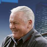 Alan Jones freut sich über Daniel Ricciardos Erfolg