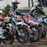 Max Nagl (#12) neben Weltmeister Tim Gajser (#243) und seinem Teamkollegen Gautier Paulin (#21)