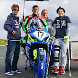 Rafael  Neuner und Sarah Heide auf Krücken