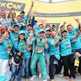 Rubens Barrichello und sein Full Time Sports-Team feiern den Titelgewinn