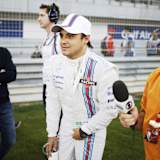 Ein Bild aus alten Tagen: TV-Experte Rubens Barrichello begleitet Williams-Pilot Felipe Massa durch die Startaufstellung