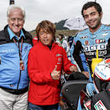 Ioda-Teambesitzer Giampiero Sacchi, Youichi Ui und MotoGP-Pilot Danilo Petrucci