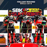 Jonathan Rea (Mitte) gewann in Imola beide Rennen