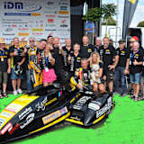 Team Sattler-Motorsport und Fans: Vielleicht können sie am Wochenende wieder feiern