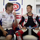 Das Pata-Honda-Team feiert Weltmeister Michael van der Mark