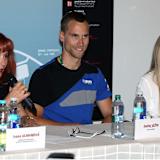 Ondrej Jezek (Mitte) und Alexandra Pelikanova  (re.)