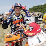 Romaniacs-Sieger Jonny Walker wird sich sicher erstmal einen Schluck genehmigen