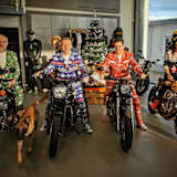 Emil Weber (2.v.li.) ist in Festtagsstimmung