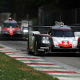 So wird das Duell in der FIA WEC 2017 lauten: Porsche 919 Hybrid (vorn) gegen Toyota TS050 Hybrid