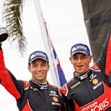 Erste WM-Sieger aus Neuseeland – Hyundai-Pilot Hayden Paddon (links) und Beifahrer John Kennard 
