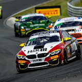 Der BMW M4 GT4 der Tabellenführer Michael Schrey und Gabriele Piana