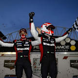 Felipe Nasr (mit Helm) und Pipo Derani gewinnen bei der IMSA in Sebring 