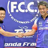 Teammanager Fujii begrüßt Masakazu Yuki Takahashi