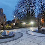 Die Gedenkstätte für William (li.) und seinem Vater Robert Dunlop in Ballymoney