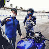 Sandro Cortese (Mitte) sagt, wo es lang geht