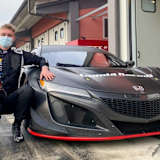 Marcus Påverud neben dem Honda NSX GT3 Evo
