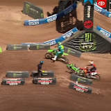 Eli Tomac und Cooper Webb konnten dem am Boden liegenden Adam Cianciarulo nicht mehr ausweichen