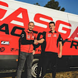GASGAS-Teammanager Albert Cabestany mit seinem neuen Schützling Miquel Gelabert 